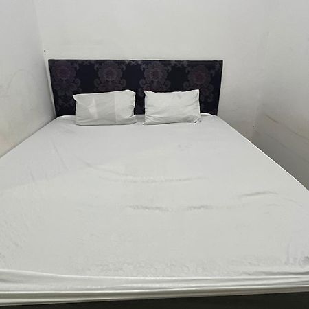 ホテル Oyo 92100 Kost Biru マカッサル エクステリア 写真